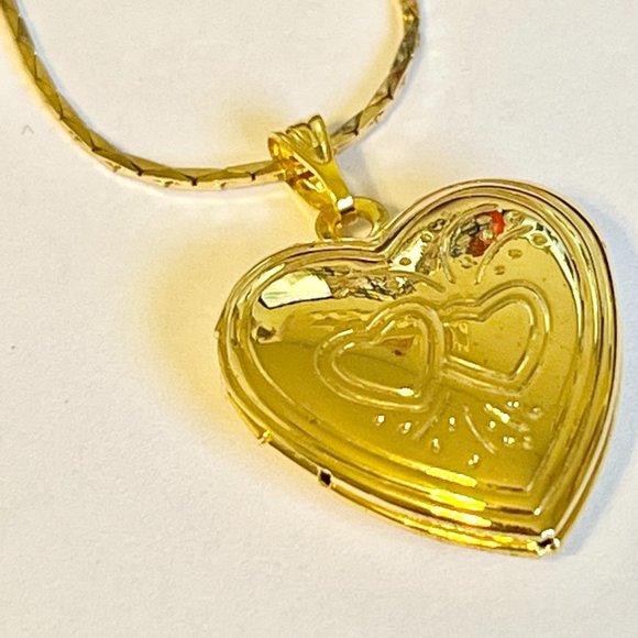 Vintage Gold Rose Flower Heart Locket Necklace Victorian Photo Charm 24" Plated - Picture 5 of 10